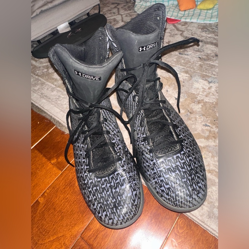 Basketball shoes